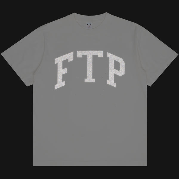 REFLECTIVE ARCH LOGO TEE(WHITE)